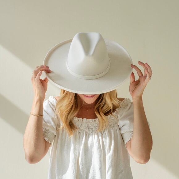 Camp The Label Women’s Aubrey Hat in White Ivory Size 59 cm (Adult XL)